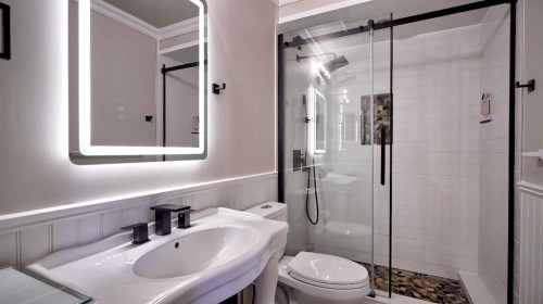 48 Riverbrook Road Se, Calgary, AB - Indoor Photo Showing Bathroom