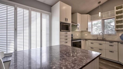 48 Riverbrook Road Se, Calgary, AB - Indoor Photo Showing Kitchen