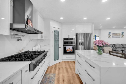 300 Taracove Estate Drive Ne, Calgary, AB - Indoor Photo Showing Kitchen With Upgraded Kitchen
