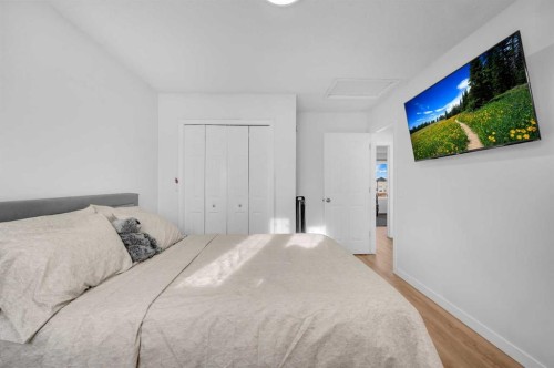 300 Taracove Estate Drive Ne, Calgary, AB - Indoor Photo Showing Bedroom