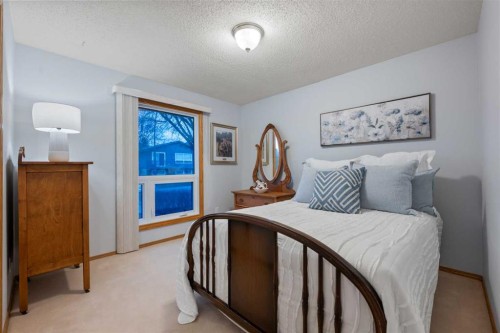 479 Templevale Drive Ne, Calgary, AB - Indoor Photo Showing Bedroom