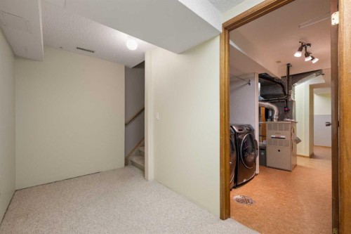479 Templevale Drive Ne, Calgary, AB - Indoor Photo Showing Laundry Room