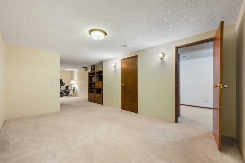 479 Templevale Drive Ne, Calgary, AB - Indoor Photo Showing Other Room