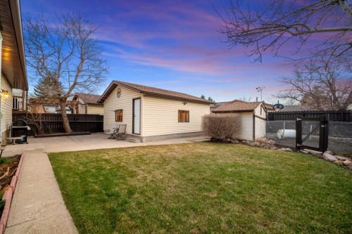 479 Templevale Drive Ne, Calgary, AB - Outdoor