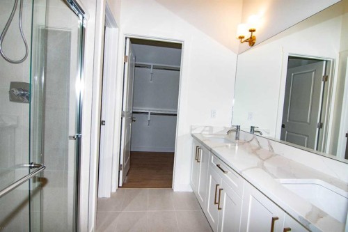 31 Wolf Crescent, Okotoks, AB - Indoor Photo Showing Bathroom