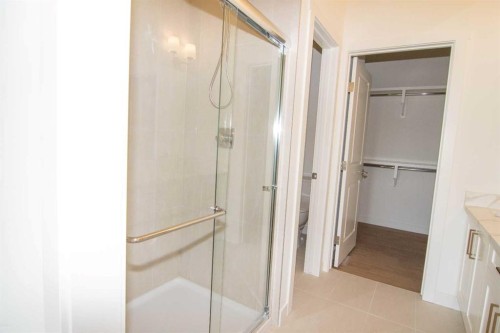 31 Wolf Crescent, Okotoks, AB - Indoor Photo Showing Bathroom