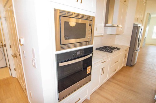 31 Wolf Crescent, Okotoks, AB - Indoor Photo Showing Kitchen With Upgraded Kitchen