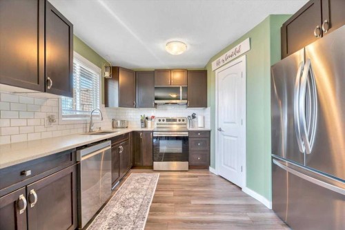 334 Lausen Place, Carseland, AB - Indoor Photo Showing Kitchen With Upgraded Kitchen