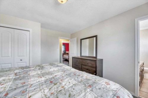334 Lausen Place, Carseland, AB - Indoor Photo Showing Bedroom