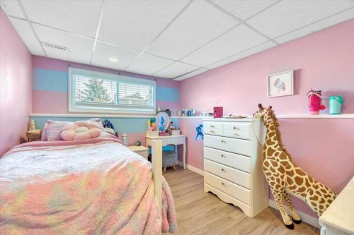 334 Lausen Place, Carseland, AB - Indoor Photo Showing Bedroom