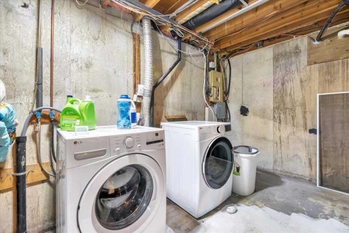 334 Lausen Place, Carseland, AB - Indoor Photo Showing Laundry Room