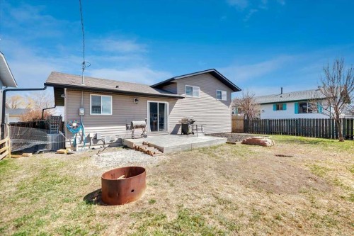 334 Lausen Place, Carseland, AB - Outdoor With Exterior