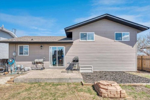 334 Lausen Place, Carseland, AB - Outdoor With Exterior