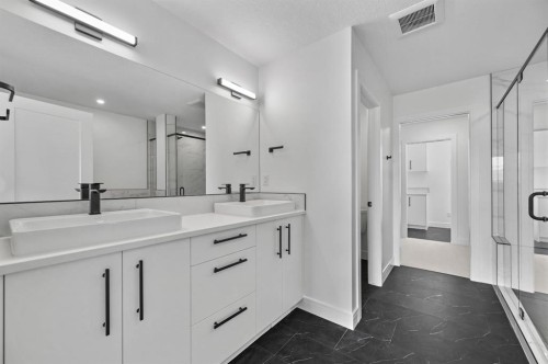 135 Walgrove Bay Se, Calgary, AB - Indoor Photo Showing Bathroom