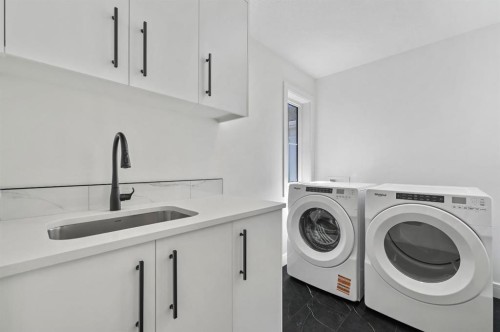 135 Walgrove Bay Se, Calgary, AB - Indoor Photo Showing Laundry Room