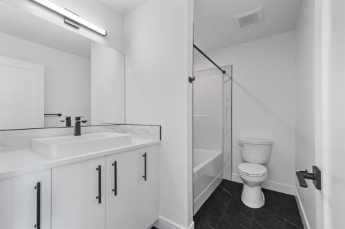 135 Walgrove Bay Se, Calgary, AB - Indoor Photo Showing Bathroom