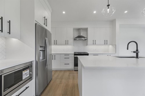 135 Walgrove Bay Se, Calgary, AB - Indoor Photo Showing Kitchen With Stainless Steel Kitchen With Upgraded Kitchen
