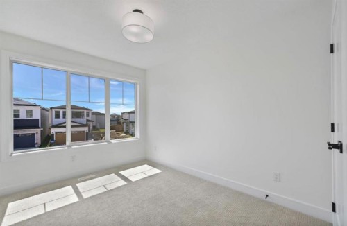 135 Walgrove Bay Se, Calgary, AB - Indoor Photo Showing Other Room