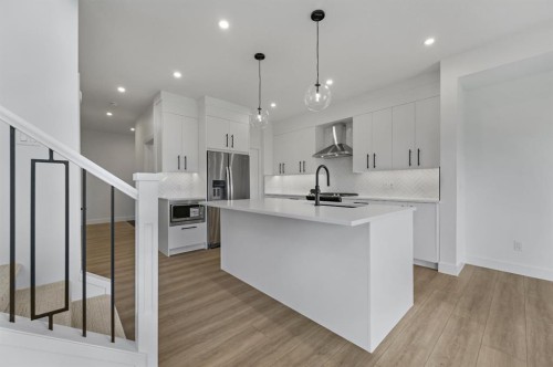 135 Walgrove Bay Se, Calgary, AB - Indoor Photo Showing Kitchen With Upgraded Kitchen