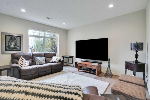 5107 Carney Road Nw, Calgary, AB - Indoor Photo Showing Living Room