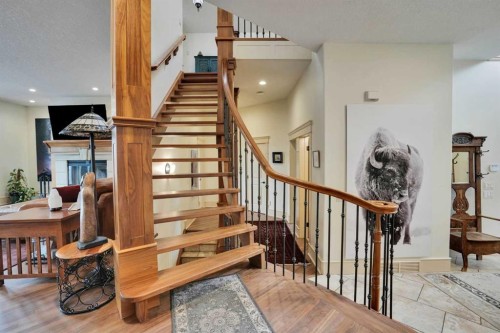 5107 Carney Road Nw, Calgary, AB - Indoor Photo Showing Other Room