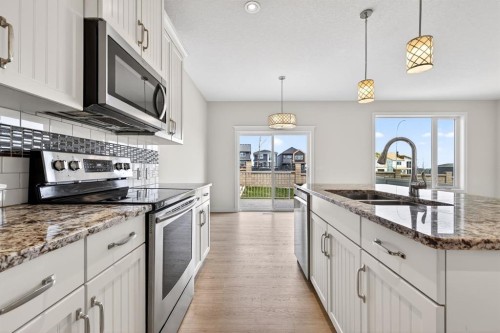 123 Evanscrest Way Nw, Calgary, AB - Indoor Photo Showing Kitchen With Double Sink With Upgraded Kitchen