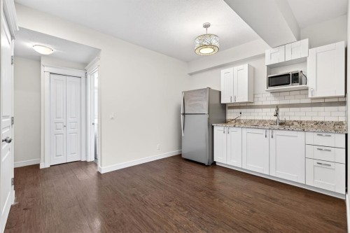 123 Evanscrest Way Nw, Calgary, AB - Indoor Photo Showing Kitchen