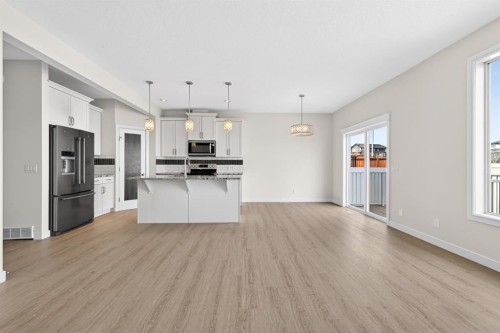 123 Evanscrest Way Nw, Calgary, AB - Indoor Photo Showing Kitchen