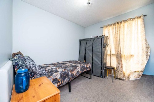 356 Falmere Road Ne, Calgary, AB - Indoor Photo Showing Bedroom