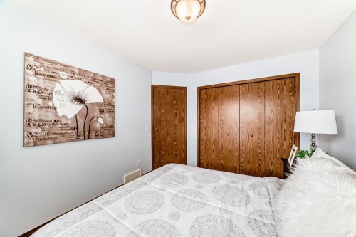 118 Bridleridge Way Sw, Calgary, AB - Indoor Photo Showing Bedroom