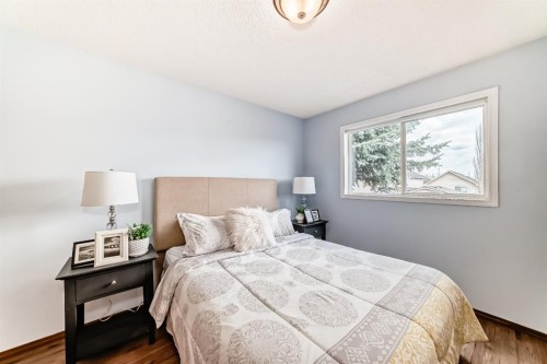 118 Bridleridge Way Sw, Calgary, AB - Indoor Photo Showing Bedroom