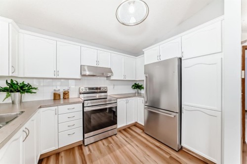 118 Bridleridge Way Sw, Calgary, AB - Indoor Photo Showing Kitchen