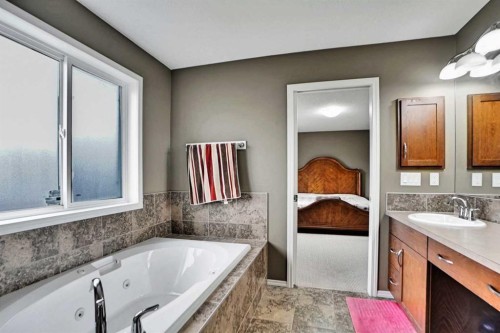 39 Skyview Shores Rise Ne, Calgary, AB - Indoor Photo Showing Bathroom