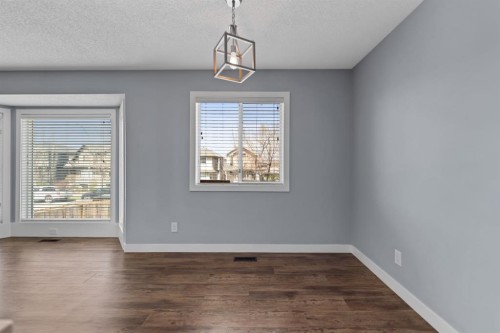 213 25 Avenue Ne, Calgary, AB - Indoor Photo Showing Other Room
