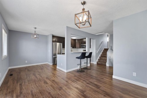 213 25 Avenue Ne, Calgary, AB - Indoor