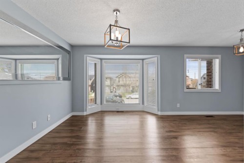 213 25 Avenue Ne, Calgary, AB - Indoor Photo Showing Other Room