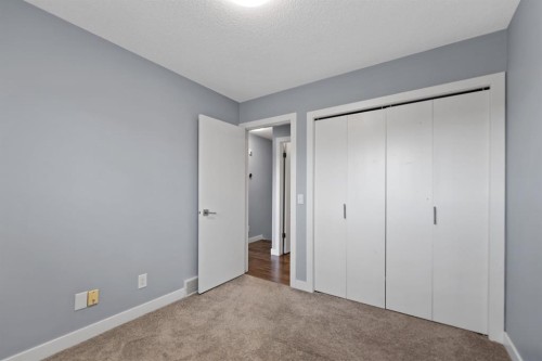 213 25 Avenue Ne, Calgary, AB - Indoor Photo Showing Other Room