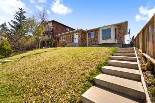 213 25 Avenue Ne, Calgary, AB - Outdoor