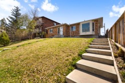 213 25 Avenue NE Calgary, AB T2E 1Y2