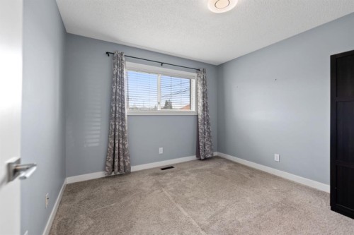 213 25 Avenue Ne, Calgary, AB - Indoor