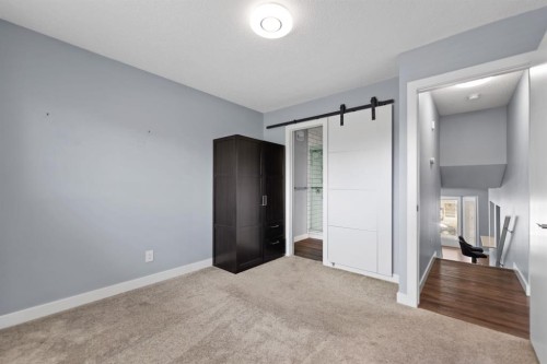 213 25 Avenue Ne, Calgary, AB - Indoor Photo Showing Other Room
