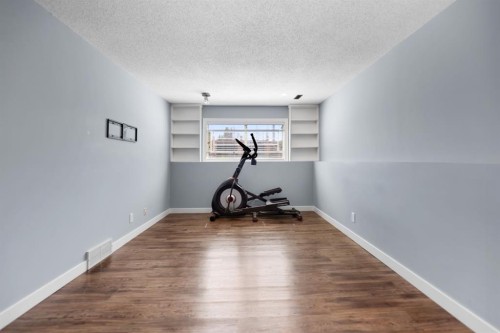 213 25 Avenue Ne, Calgary, AB - Indoor Photo Showing Gym Room