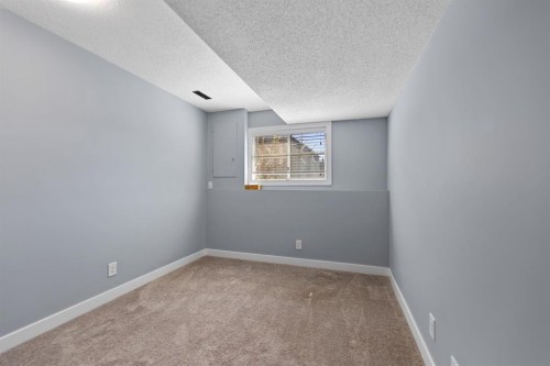 213 25 Avenue Ne, Calgary, AB - Indoor Photo Showing Other Room