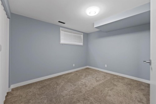 213 25 Avenue Ne, Calgary, AB - Indoor Photo Showing Other Room