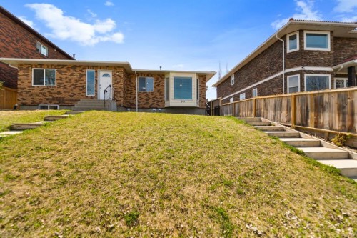 213 25 Avenue Ne, Calgary, AB - Outdoor