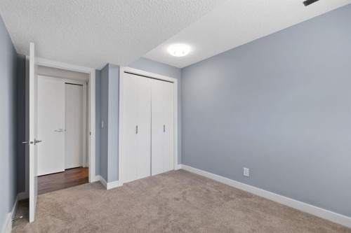 213 25 Avenue Ne, Calgary, AB - Indoor Photo Showing Other Room