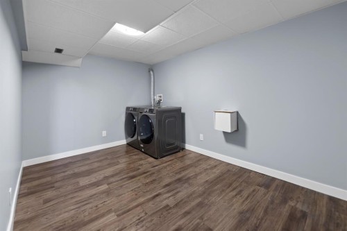 213 25 Avenue Ne, Calgary, AB - Indoor