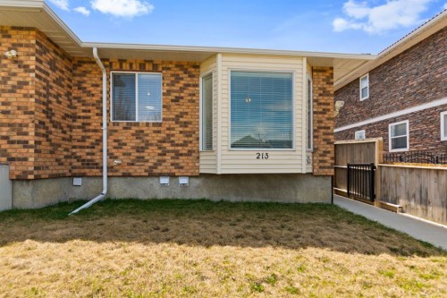 213 25 Avenue Ne, Calgary, AB - Outdoor With Exterior