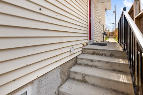 213 25 Avenue Ne, Calgary, AB - Outdoor