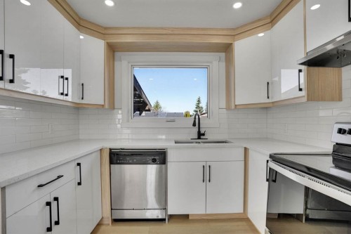 20 Templehill Crescent Ne, Calgary, AB - Indoor Photo Showing Kitchen
